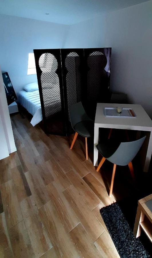 Charmant Studio Au Coeur De Sens Apartment Exterior foto
